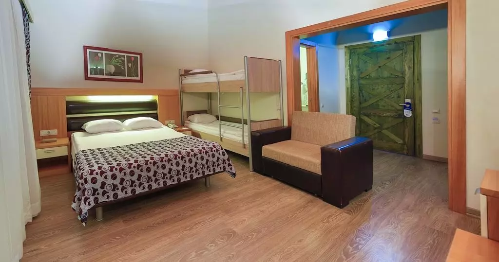 کریستال فلورا بیچ آنتالیا